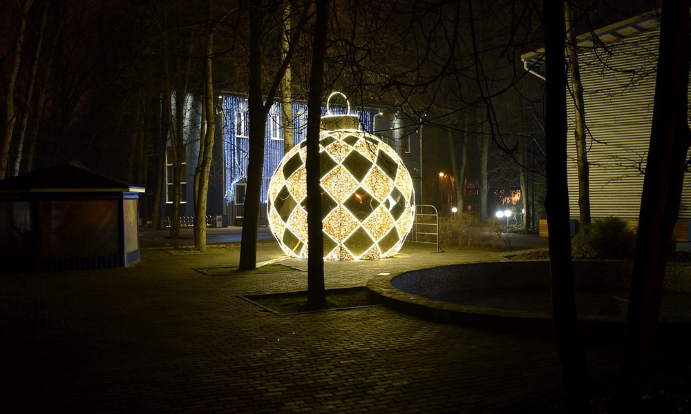 Новогодняя световая инсталляция в парке Северное Тушино