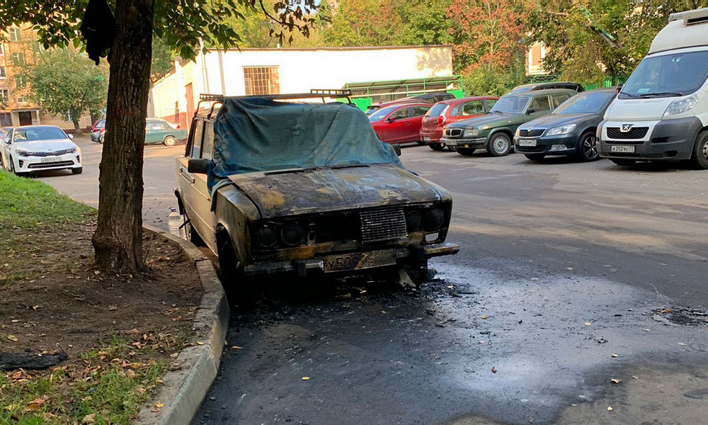 Сгоревший автомобиль на Лодочной улице